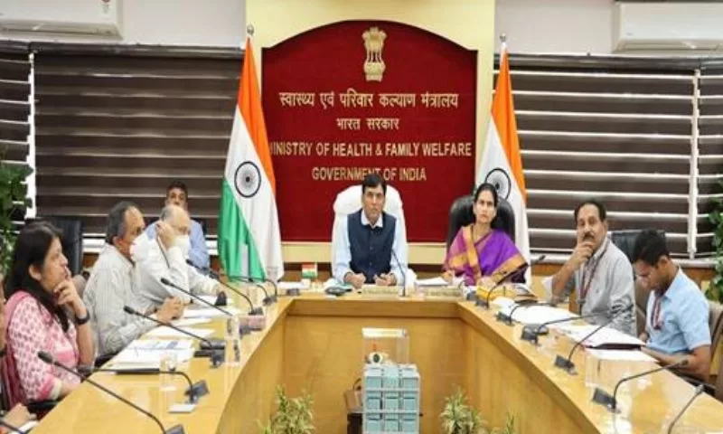 डॉ. मनसुख मांडविया ने राज्यों के साथ कोविड-19 के प्रबंधन के लिए जन स्वास्थ्य से जुड़ी तैयारी