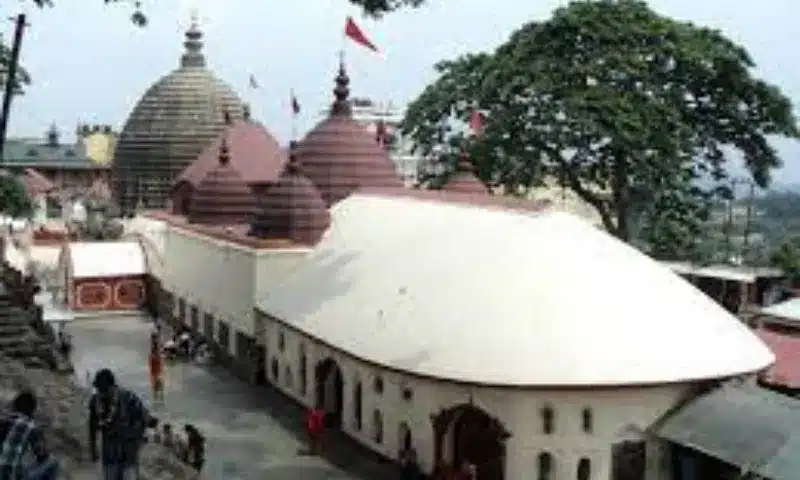 This temple is 8 km to the west of Assam. It is far away on Nilanchal mountain. Kamakhya Shaktipeeth is considered the best among all the Shaktipeeths of Mata. It is said that the Guhva (vaginal part)