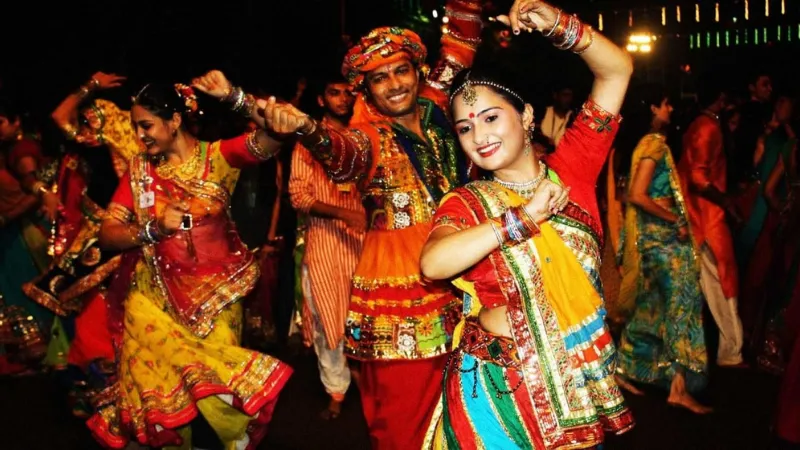 Here the Dandiya Night of India's famous Bollywood stars takes place. If you live in South India, you can visit many places in Bangalore. During Navratri, Garba and Dandiya dances are organized at many places in the college city.