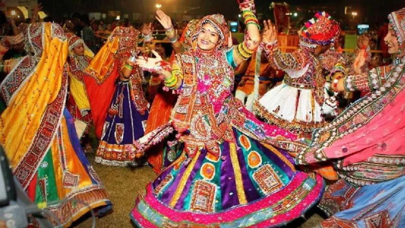 Vadodara is considered to be the famous Dandiya place in India. When we talk about Dandiya and Garba in India, the name of Gujarat state comes first. Dandiya and Garba are folk dances of Gujarat. 
