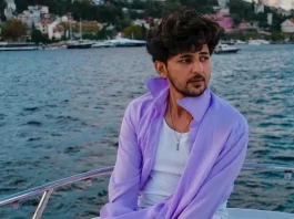 Darshan Raval is an Indian singer musician, and songwriter who was born on October 18, 1994.
