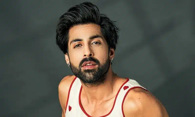 Indian actor, dancer, and model Akshay Bindra was born. He took part in the JioCinema-streamed reality online series "Temptation Island India" in 2023.