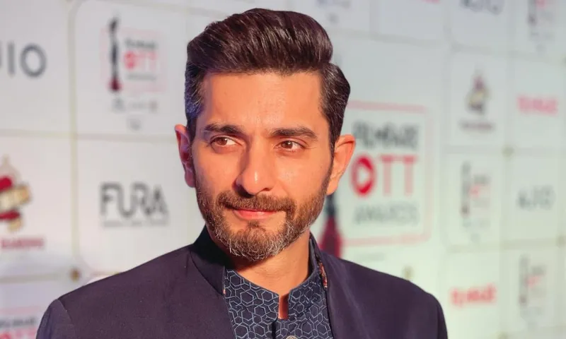 Actor Siddhant Karnick was born in India on March 15, 1983. In the romantic teen drama series Remix (2004–2006), he had his television debut as Arjun Khanna.