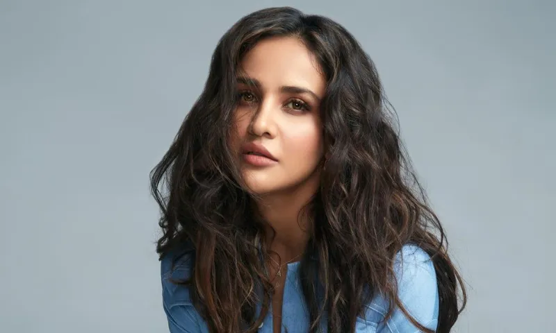 Aisha Sharma, an Indian actress and model, was born on January 25, 1992.  Her first appearance was in the music video for Ik Vaari by Ayushmann Khurrana.