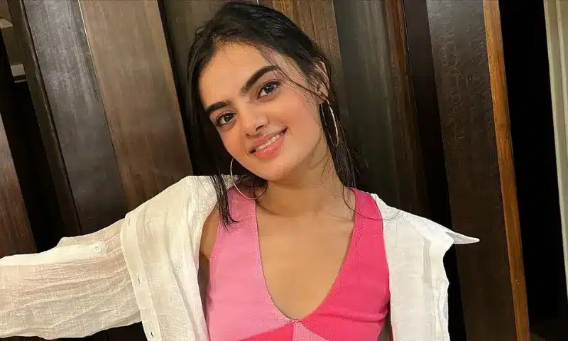 Indian actress Ruhaanika Dhawan works in television. In 2012, she made her television debut as Aashi on the programme Mrs Kaushik Ki Paanch Bahuein