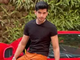 Born on November 9, 1996, Paras Kalnawat is an Indian model and actor who gained notoriety for his roles as Samar Shah in Anupamaa,