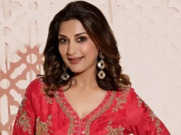 Actress Sonali Bendre was born in India on January 1, 1975, and her main roles have been in Telugu and Hindi films. Before making her acting debut in Aag (1994), for which she received the Filmfare Award for New Face of the Year, she completed modelling assignments.