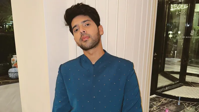 Indian singer, songwriter, musician, record producer, voice actor, and voice actor Armaan Malik was born on July 22, 1995. In addition to Hindi, Telugu, English, Bengali, Kannada, Marathi, Tamil, Gujarati, Punjabi, Urdu, and Malayalam, he is well-known for his multilingual singing. 