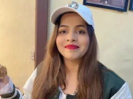 Pooja Jain, also known as Dhinchak Pooja, is an Indian YouTuber who was born on December 28, 1993.