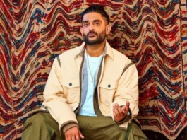 Born on May 19, 1990 , Sidharth Sriram is an Indian Carnatic musician, songwriter, playback vocalist, and music producer who was brought up in the United States. Sidharth Sriram has experience in the Tamil, Telugu, Kannada, Malayalam, Hindi, Marathi, and English music industries and is an R&B songwriter.