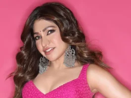Born on March 15, 1986, Tulsi Kumar Dua, well known by her stage name Tulsi Kumar, is an Indian playback singer, radio host, musician, and Bollywood actress. Tulsi Kumar was born into the family of businessman Gulshan Kumar, who was also a vocalist and the previous owner of T Series, and his spouse Sudesh Kumari.