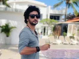 Indian actor Kunal Karan Kapoor was born on August 22, 1982, and he debuted as Varun in Remix in 2004. His first major hit was Left Right Left, in which he played Yudi, or Cadet Yadhuvansh Sahni.[Reference required]