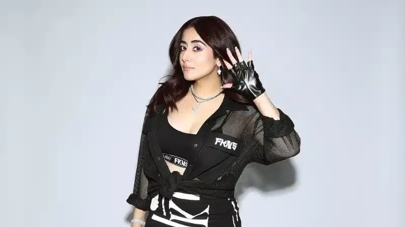 Born on October 23, 1989, Jonita Gandhi is an Indian-born Canadian backup singer. With a small number of recordings in Punjabi, Telugu, Marathi, Gujarati, Bengali, Kannada, and Malayalam, she has mostly recorded songs in Hindi and Tamil.