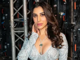 Sophie Choudry was born on February 8, 1982. is an Indian-born British singer and actor. Her career has mostly involved acting in Hindi-language films.