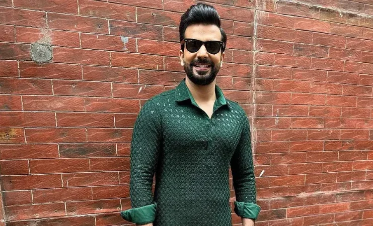 Actor Manit Joura was born in India on June 5, 1987. His roles as Rishabh Luthra in Zed TV's Kundali Bhagya, Jaywant Rane in Life OK's SuperCops Vs. SuperVillains, Harsh Shastri in Dangal's Prem Bandhan,