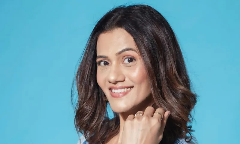 Indian television actress Kajal Pisal appears in Hindi-language programmes.