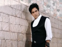 Born on September 14, 1978, Karan B Oberoi is an Indian musician, television actor, and anchor. Karan Oberoi gained notoriety for his roles as Raghav in Jassi Jaisi Koi Nahin (2003–06)