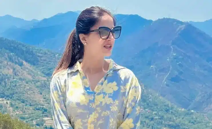 Celebrity chef, restaurateur, author, and television personality Shipra Khanna is from India. At the age of 29, Shipra Khanna achieved the greatest notoriety by winning the second season of the Star Plus-aired Indian television series MasterChef India (2012).