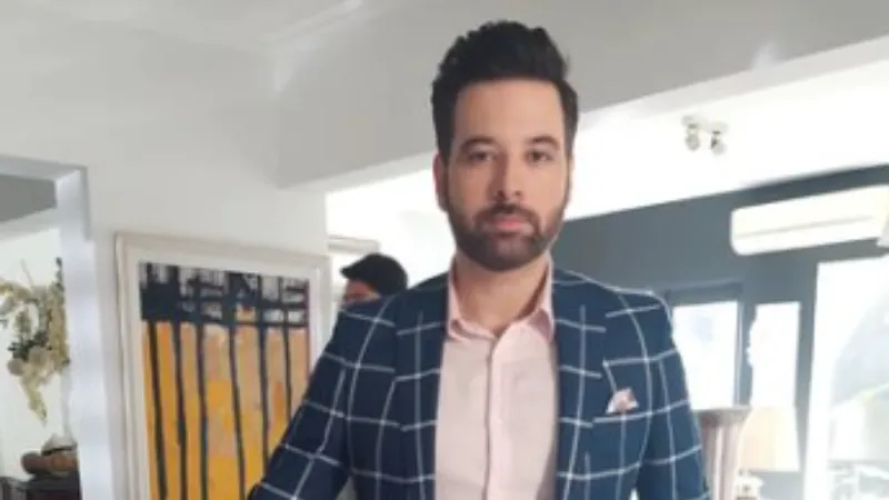 Born on September 5, 1981, Mian Mikaal Patras Zulfiqar, also called Mikaal Zulfiqar (Urdu: مکال ذوالفقار), is a British-Pakistani actor and former model. Mikaal Zulfiqar has made appearances in several television shows in Pakistan.