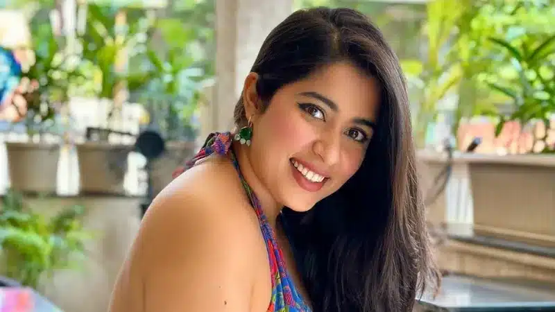 Indian television actress Nikita Sharma mainly performs in Hindi television. In 2013, she made her acting debut as Taani in V The Serial. Her roles as Lakshmi in Mahakali — Anth Hi Aarambh Hai, Antara Kaul in Do Dil Ek Jaan, Kavita Roy in Swaragini – Jodein Rishton Ke Sur,