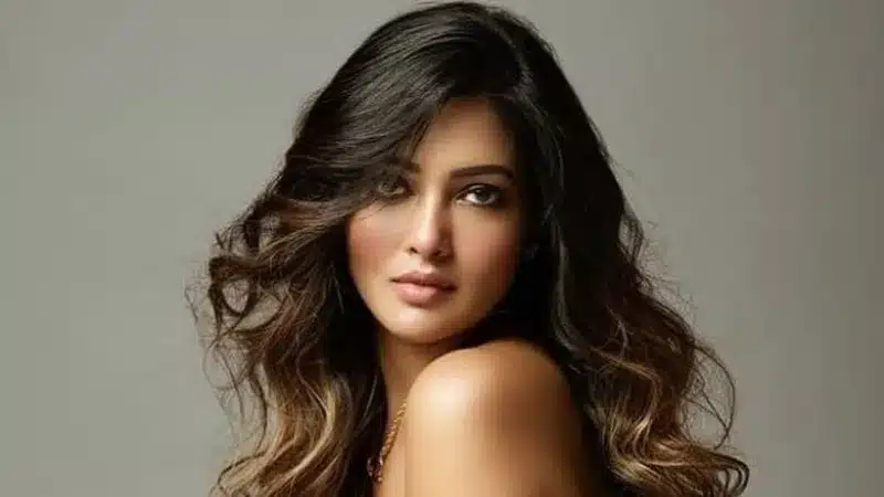 Born Riya Dev Varma on January 24, 1981, Riya Sen is an Indian actress and model who primarily works in Telugu, Tamil, Hindi, Bengali, and English films.