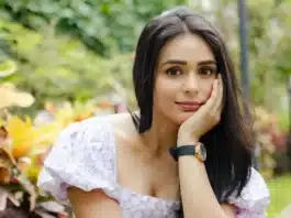 Indian television actress Sonal Vengurlekar can be seen on Hindi television. Her roles as Khushi Dharmadhikari and Survi Barve in Yeh Vaada Raha (2015–2017), Mandira Rajput in Saam Daam Dand Bhed (2017–2018), Devyani Shastri in Shastri Sisters (2014–2015),