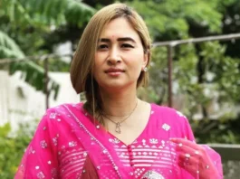 Jwala Gutta[a] is an Indian badminton player who was born on September 7, 1983. Jwala Gutta started competing for India in mixed and women's doubles at international tournaments in the late 1990s. Jwala Gutta reached at number six in the global rankings