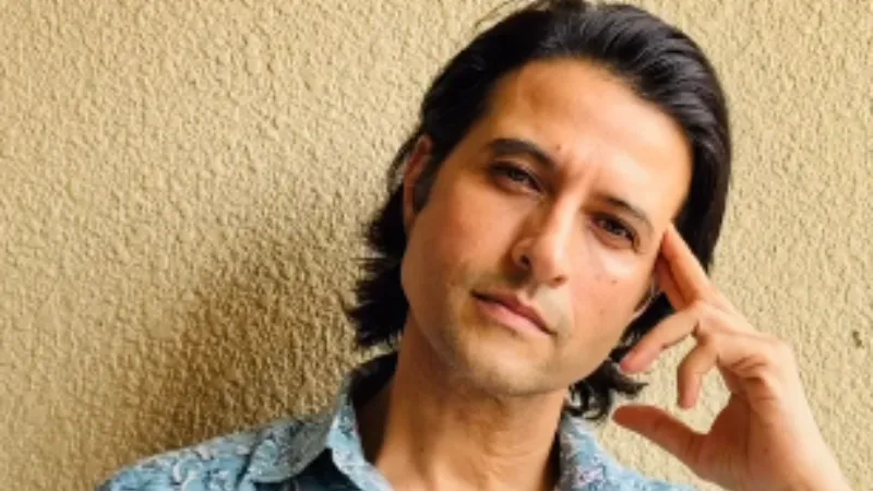 Model and actor Apurva Agnihotri is well-known for playing Armaan Suri in the film Jassi Jaissi Koi Nahin.  Apurva Agnihotri also took part in Bigg Boss 7 and Nach Baliye.