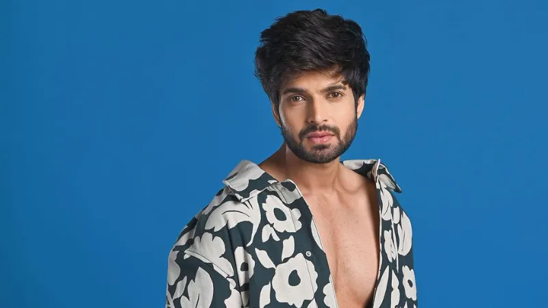 Born on December 23, 1991, Hitesh Bharadwaj is an Indian television actor, model, anchor, radio jockey, and poet . His most well-known roles are those of Ekampreet Randhawa in Udaariyaan and Manav Sharma / Vikram Diwan in Choti Sarrdaarni.