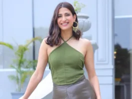 Indian actress Aahana Kumra works in theatre, television, and feature films. Kumra made her small screen debut opposite Amitabh Bachchan in Sony Entertainment Television's Yudh.