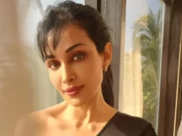 Actress and model Flora Saini is from India. Flora Saini is also known by her stage name Asha Saini or Mayuri. Flora Saini has acted in several Kannada, Tamil, and Telugu movies in addition to her work in Hindi movies.