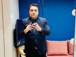 Born on September 1, 1973, Ram Kapoor is an Indian actor who appears in both television series and motion pictures. His roles as Ram Kapoor in Bade Achhe Lagte Hain and Jai Walia in the television series Kasamh Se helped him become well-known.