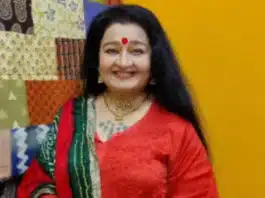 The most well-known role that Apara Mehta has played in Indian television and Bollywood is that of Savita Mansukh Virani, Tulsi's mother-in-law, from the beloved series Kyunki Saas Bhi Kabhi Bahu Thi.