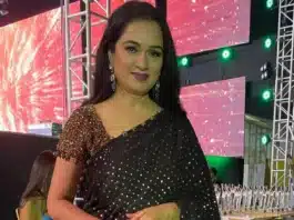 Indian actress and singer Padmini Kolhapure was born on November 1, 1965, and she is best known for her roles in Hindi and Marathi movies. Kolhapure proceeded to establish herself as one of the 1980s' top actresses.