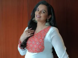 Shwetha Menon was born on April 23, 1974. is an Indian actress, model, TV host, and former winner of beauty pageants. Femina Miss India Asia Pacific 1994 was won by her. In addition to appearing in several Telugu and Tamil language films, she has acted in Malayalam