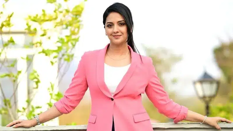 Tejashri Pradhan is an Indian actress who was born on June 2, 1988, and has acted in several Marathi films and television shows. Her most well-known roles are Shubhra from the Zee Marathi television series Aggabai Sasubai (2019) 