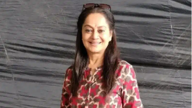 Indian actress Zarina Wahab primarily performed in Malayalam and Hindi movies. renowned for his highly regarded performances as Gopal Krishna and Chitchor in Malayalam and Hindi movies, including Adaminte Makan Abu, Madanolsavam, Chamaram, and Palangal.